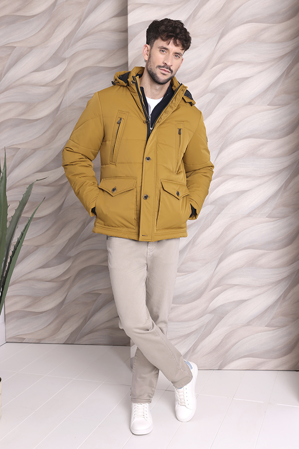chaqueta amarilla con bolsillos para caballero la colección otoño-invierno Tem Fórmula moda B2B
