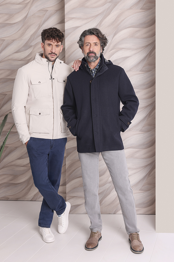 Modelos con ropa de la colección 2025 la colección otoño-invierno Tem Fórmula moda B2B
