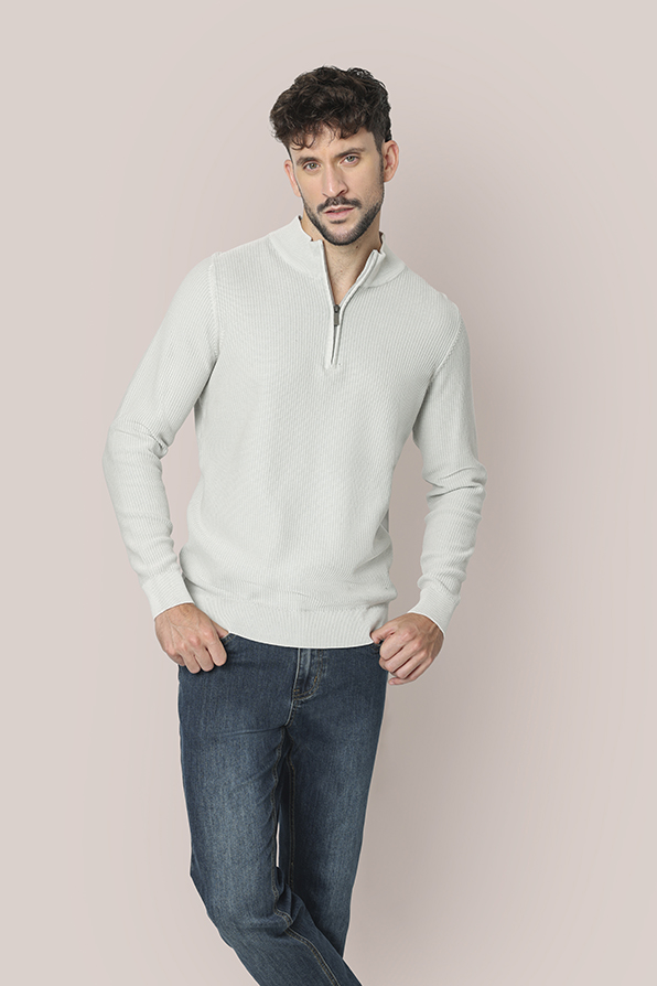 Sueter con cremallera en el cuello la colección otoño-invierno Tem Fórmula moda B2B