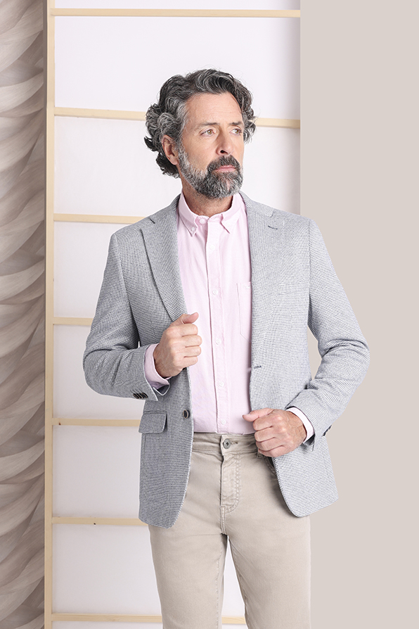 Americana gris claro la colección otoño-invierno Tem Fórmula moda B2B