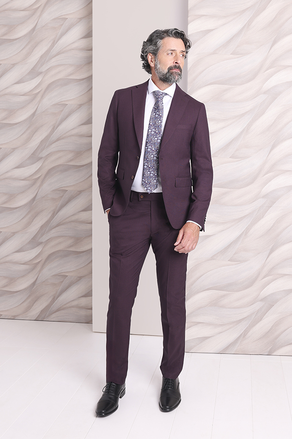 Traje para caballero en color berenjena la colección otoño-invierno Tem Fórmula moda B2B