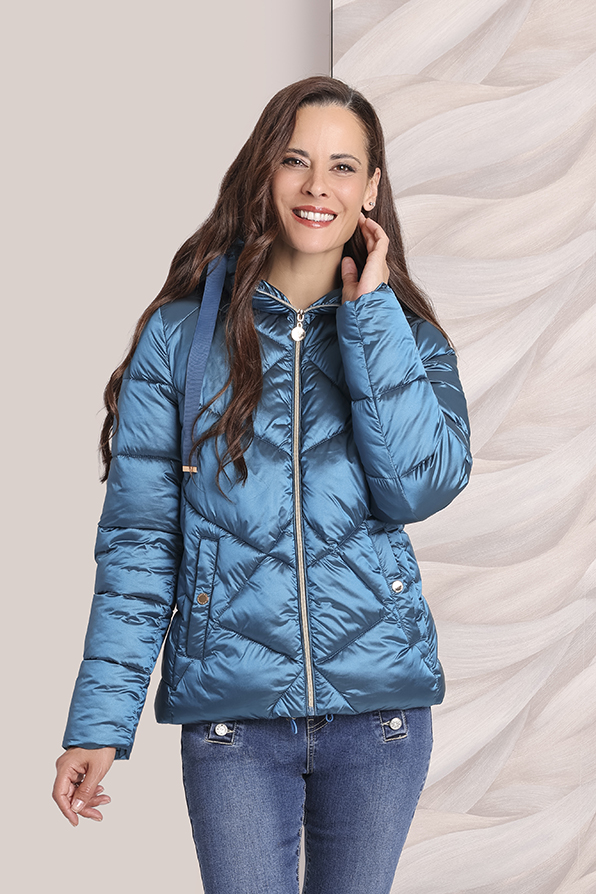 Parka azul eléctrico de la colección Tem Fórmula moda B2B