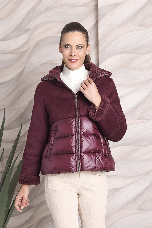 Parka en color burdeos de la colección Tem Fórmula moda B2B