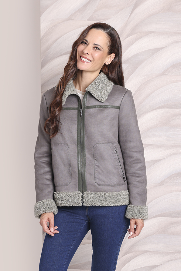 Parka femenina de corte cuadrado perteneciente a la línea Tem Fórmula para moda B2B