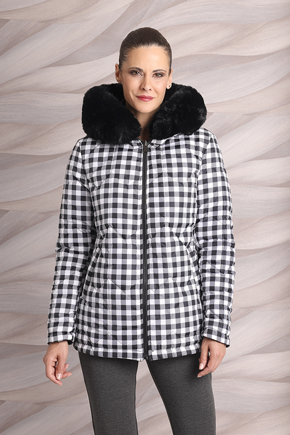 Chaqueta de cuadros de mujer integrante de la colección Tem Fórmula para el sector B2B de moda