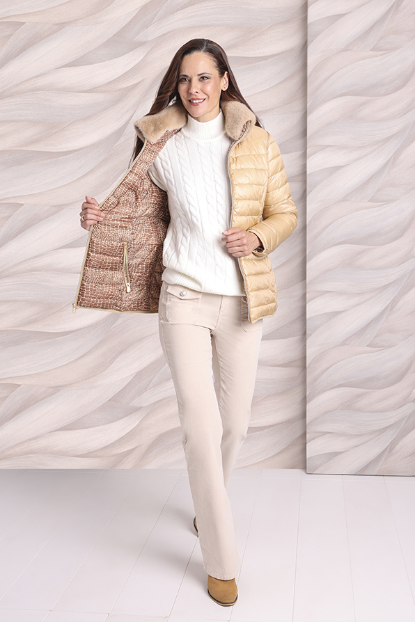 Parka reversible para mujer, con animal print, girafa, parte de la gama Tem Fórmula enfocada en moda al por mayor