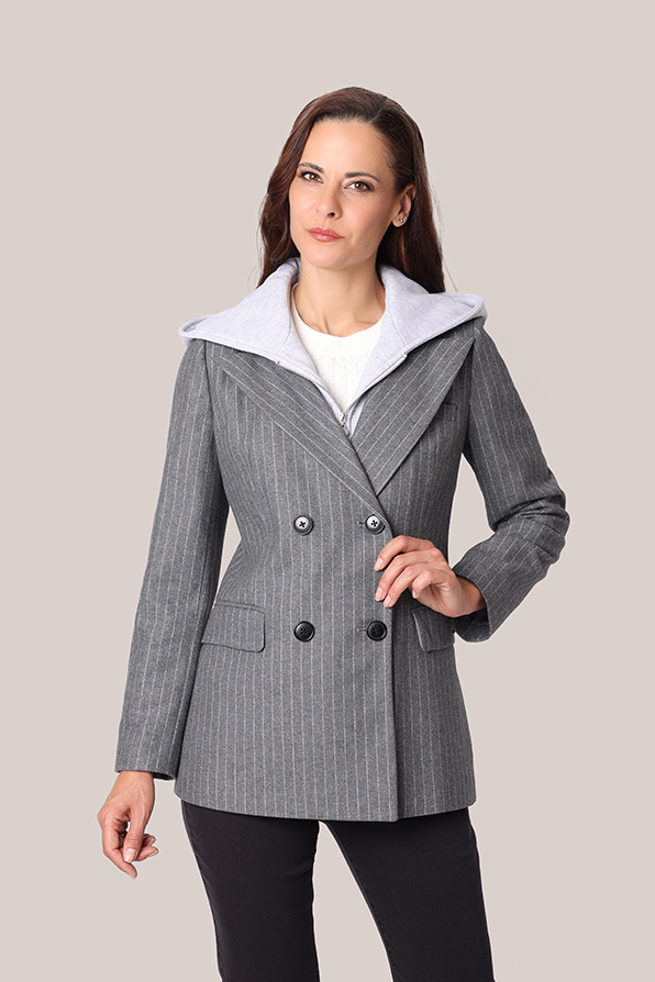 Chaqueta de rayas verticales femenina, parte de la gama Tem Fórmula enfocada en moda al por mayor