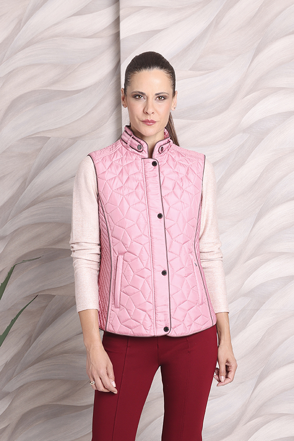 Chaleco rosa de la línea Tem Fórmula, diseñada para clientes B2B de moda